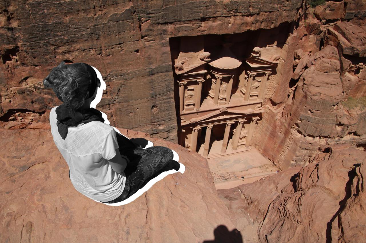 Crowds avoid trevi tourism